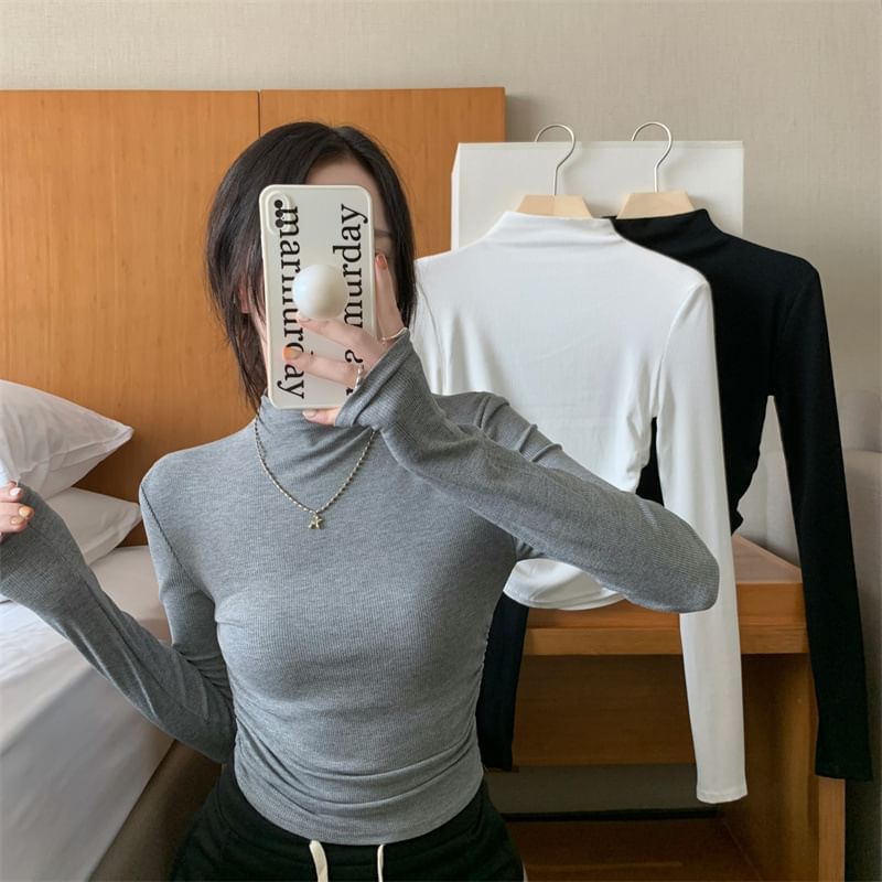 Long-Sleeve Mock Neck Plain Crop Tee