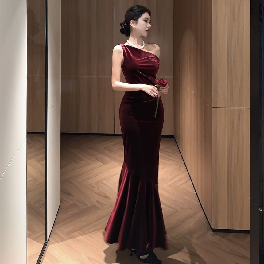 Off-Shoulder Plain Velvet Mermaid Evening Gown