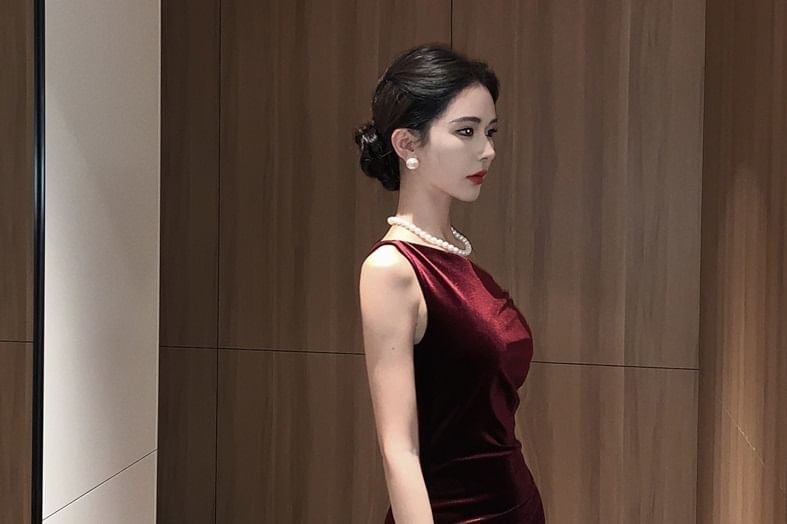 Off-Shoulder Plain Velvet Mermaid Evening Gown