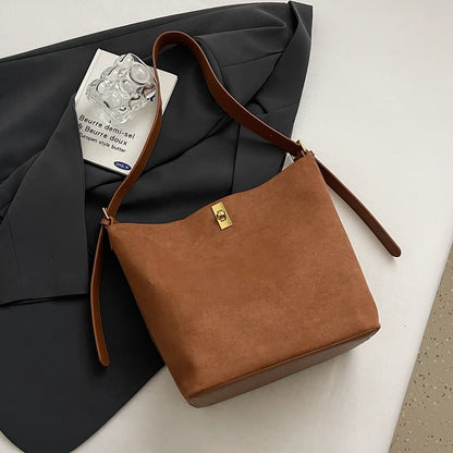 Plain Bucket Bag With Pouch