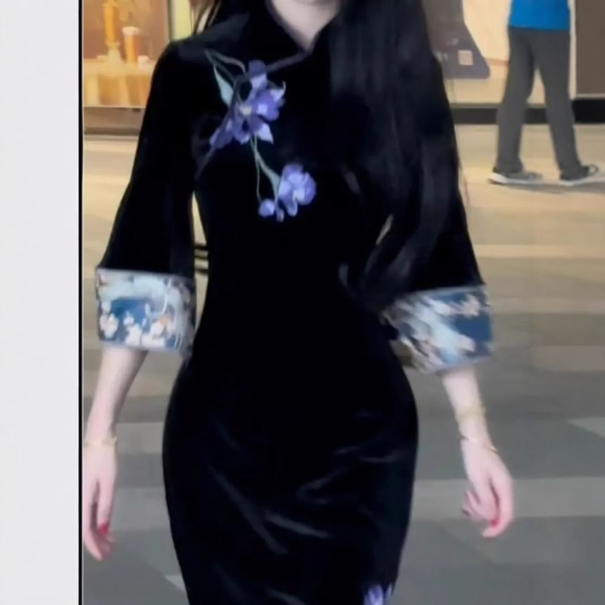 3/4 Sleeve Mandarin Collar Floral Embroidered Velvet Qipao