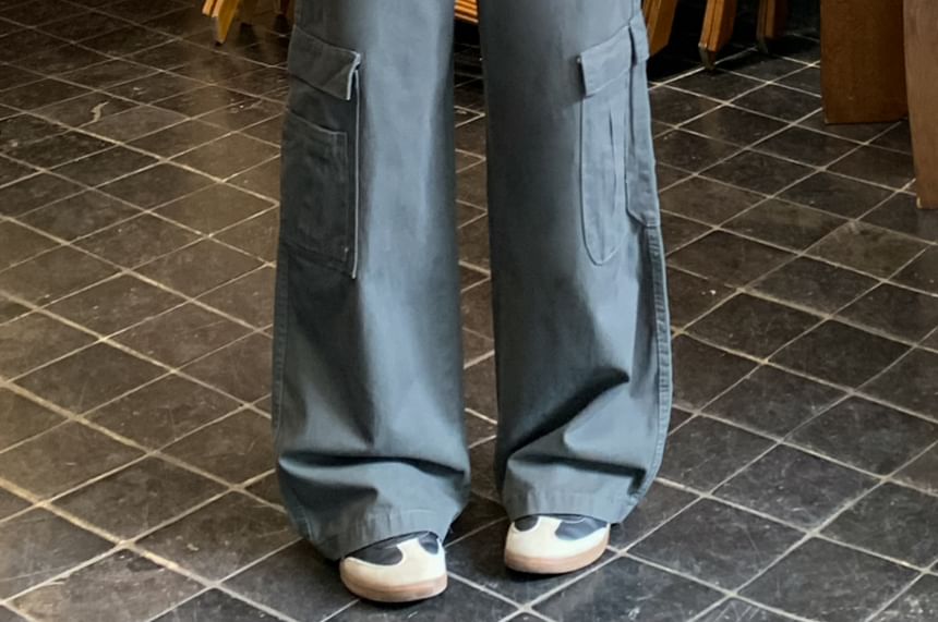Mid Rise Plain Baggy Cargo Pants