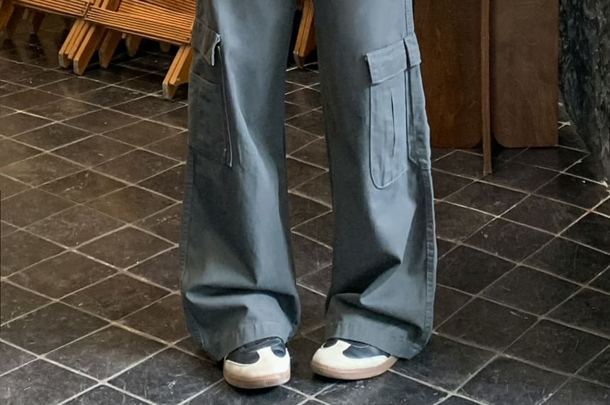 Mid Rise Plain Baggy Cargo Pants