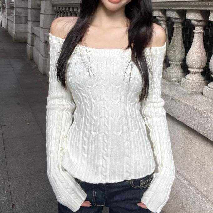 Scoop Neck Plain Cable Knit Sweater