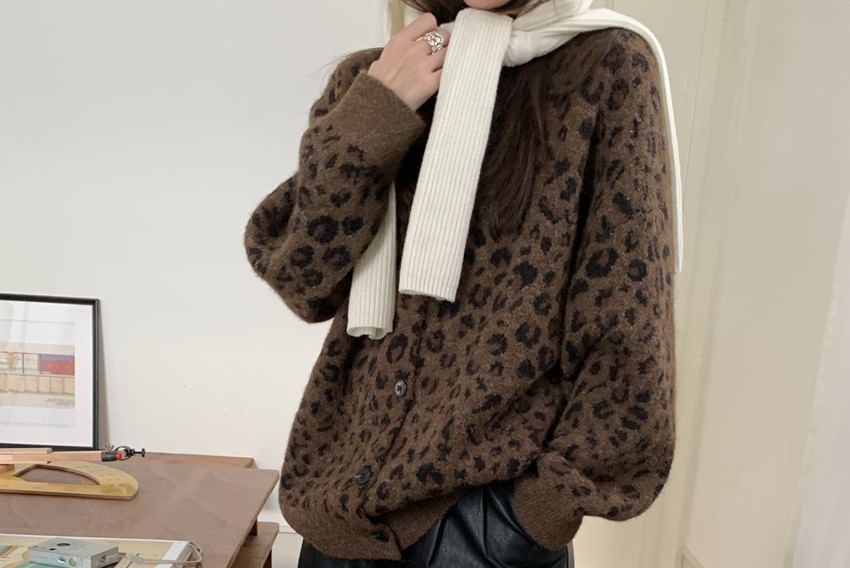 Leopard Patterned Round Neck Cardigan