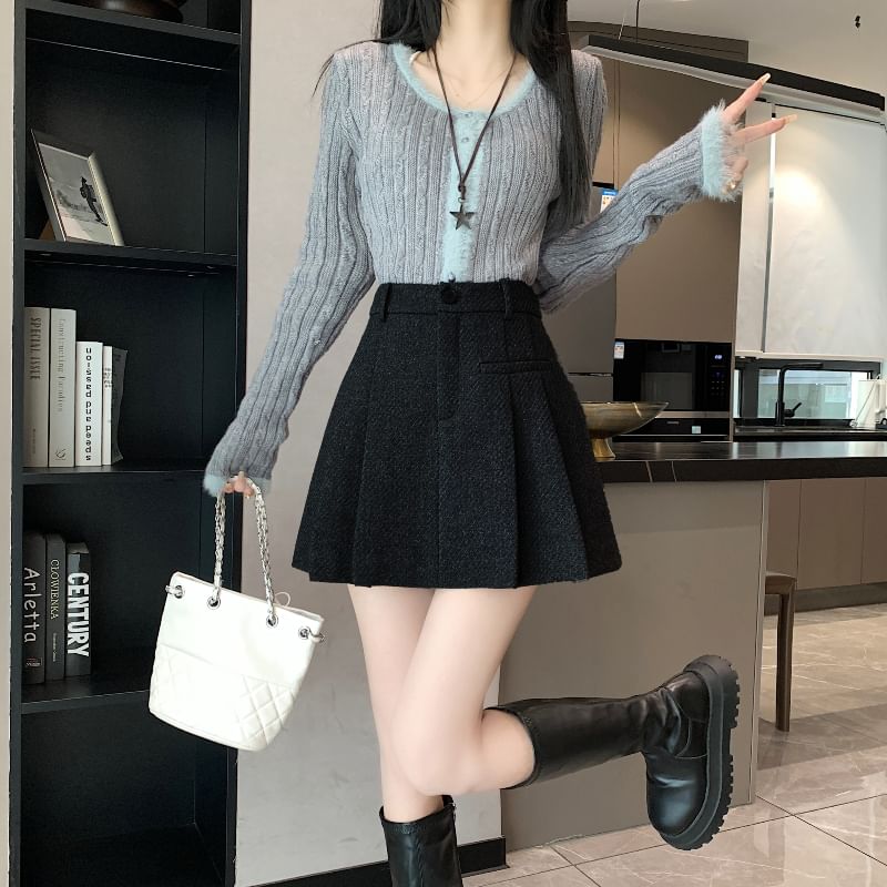 High-Waisted Pleated A-Line Mini Skirt - Solid Design