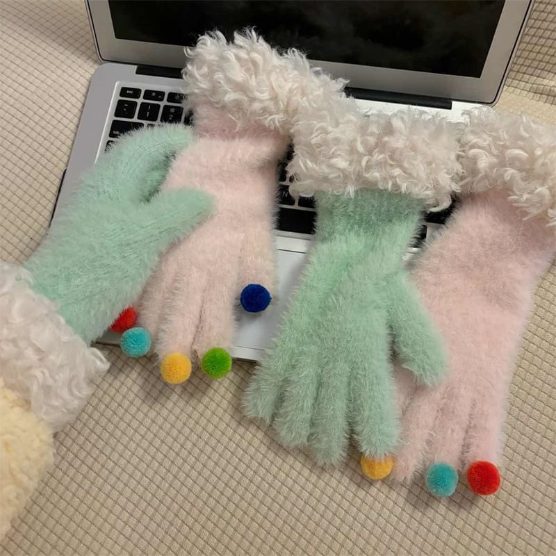 Two Tone Fluffy Trim Gloves