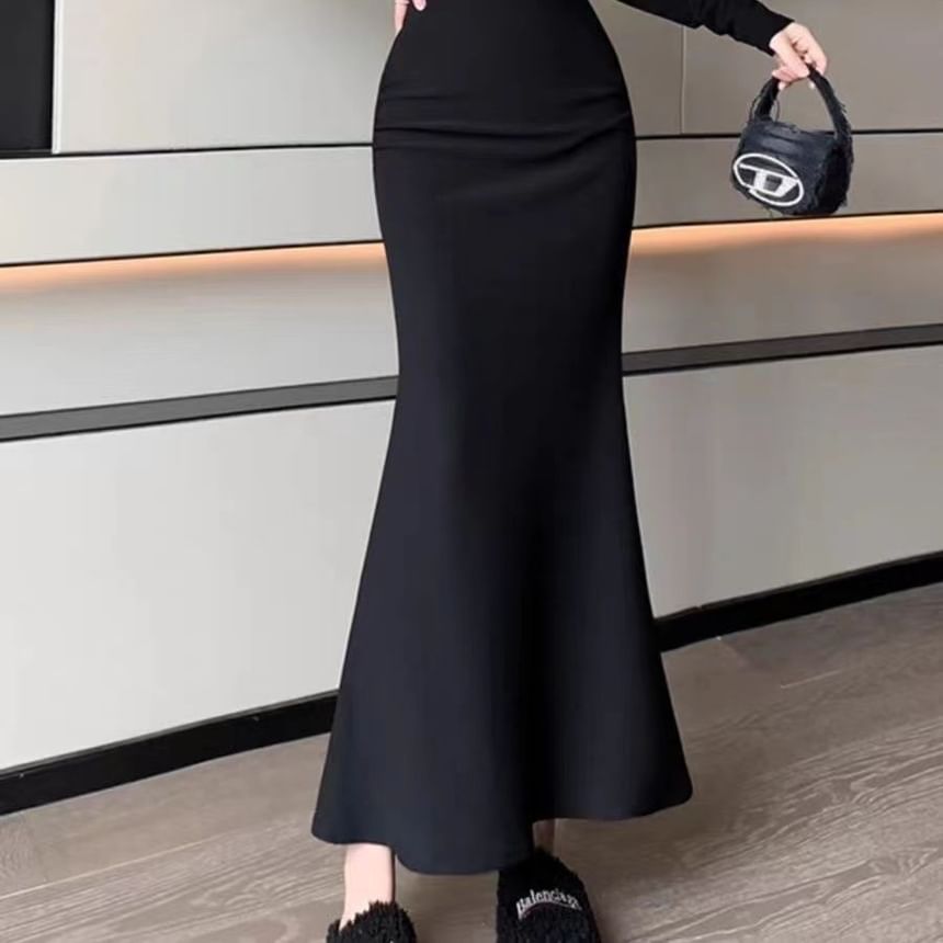 High-Rise Solid Mermaid Hem Midi Skirt