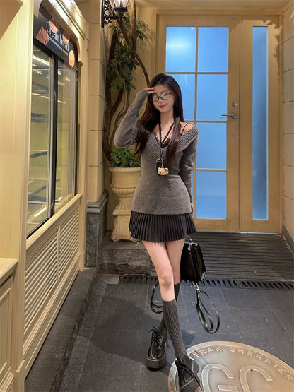 Lace Halter Top / Long-Sleeve V-Neck Knit / High-Rise Pleated Mini Flared Skirt