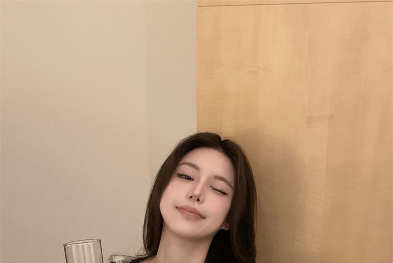 Long Sleeve Scoop Neck Plain Lace Trim Crop Top