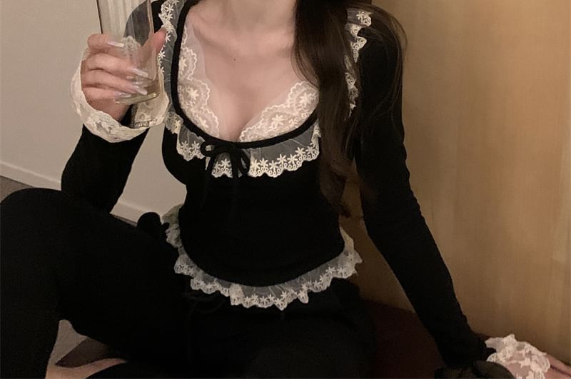 Long Sleeve Scoop Neck Plain Lace Trim Crop Top