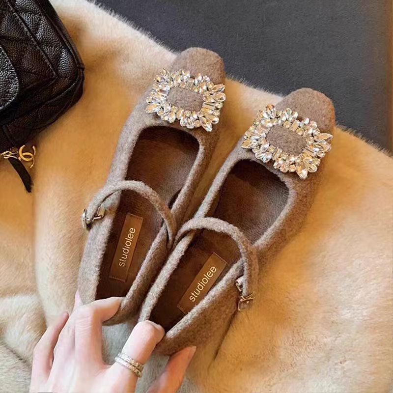 Chunky Heel Rhinestone Accent Mary Jane Pumps