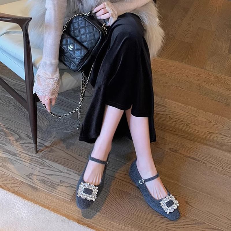 Chunky Heel Rhinestone Accent Mary Jane Pumps