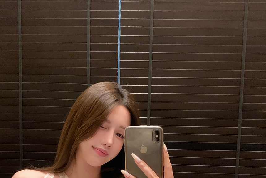 Sleeveless Asymmetrical Lace Crop Top