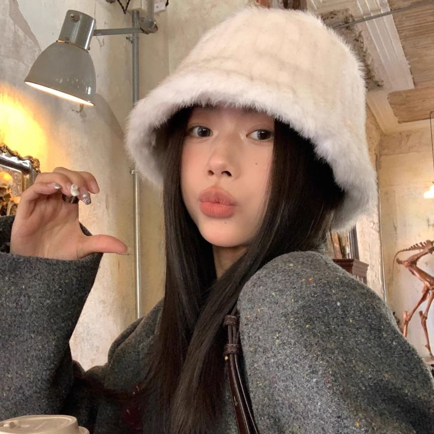 Plain Fluffy Bucket Hat