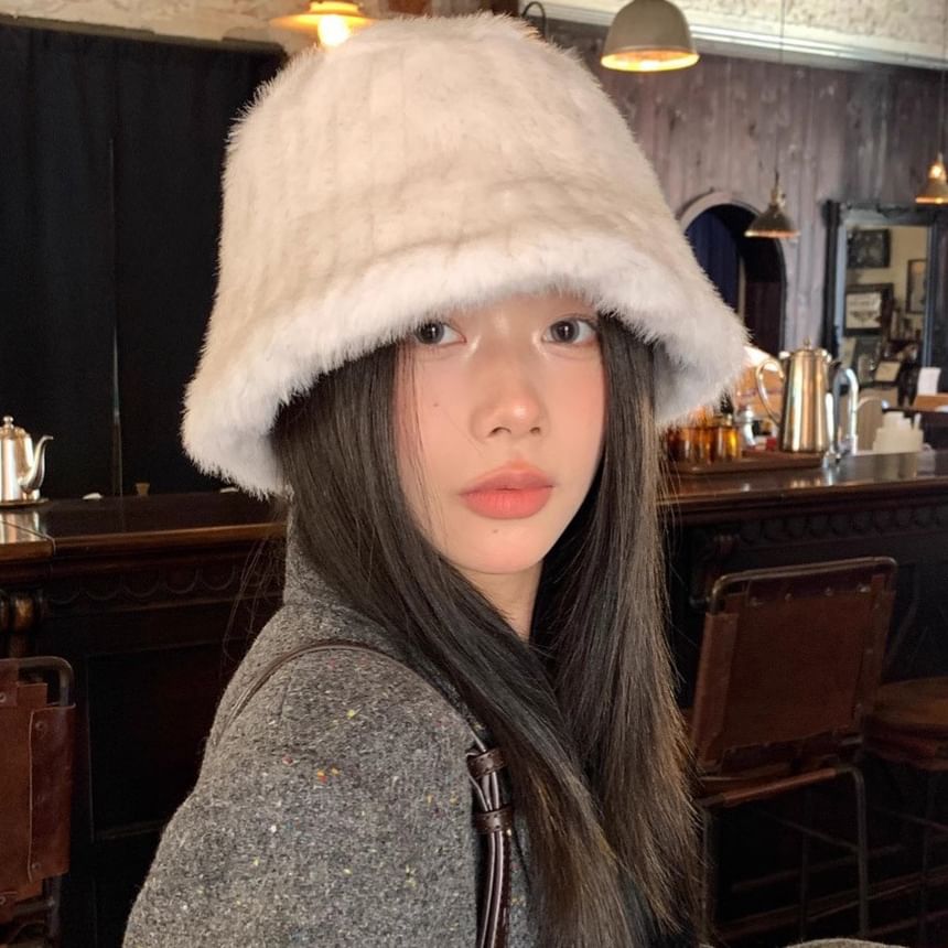 Plain Fluffy Bucket Hat