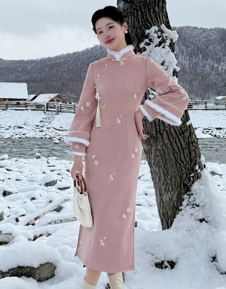 Flared-Sleeve Flower Embroidered Side-Slit Midi Qipao / Plain Capelet