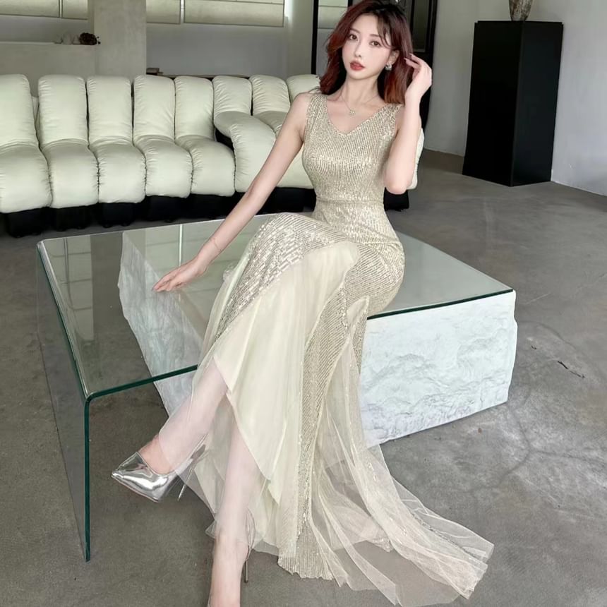 V-Neck Evening Mermaid Gown Sleeveless Sequined