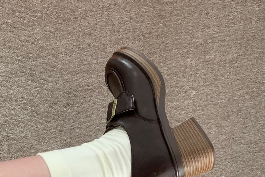 Chunky Heel Plain Buckled Faux Leather Shoes