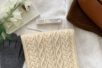 Plain Cable-Knit Scarf