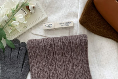 Plain Cable-Knit Scarf