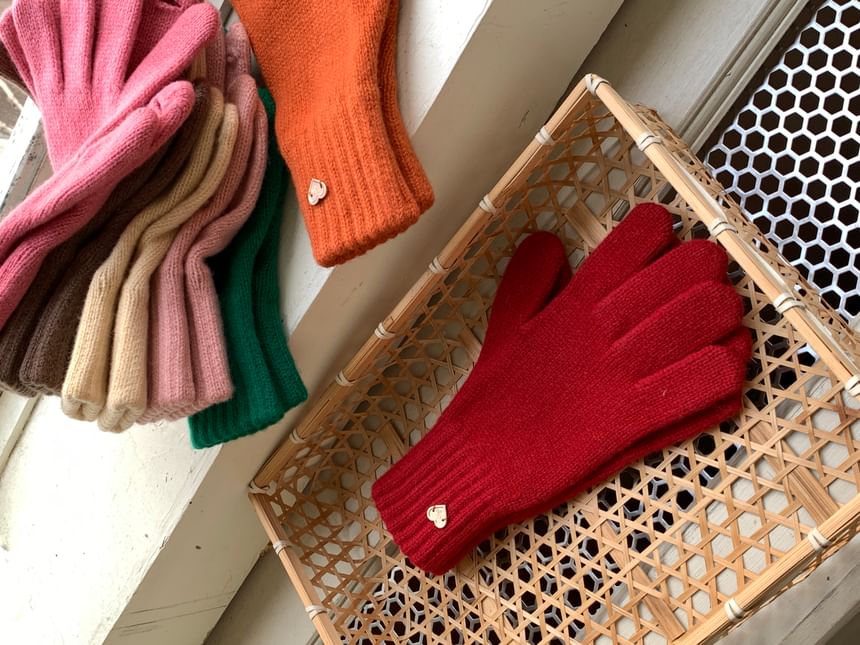 Heart Buttoned Knit Gloves