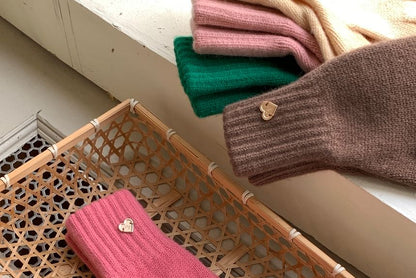 Heart Buttoned Knit Gloves