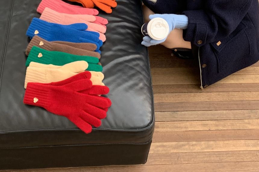 Heart Buttoned Knit Gloves