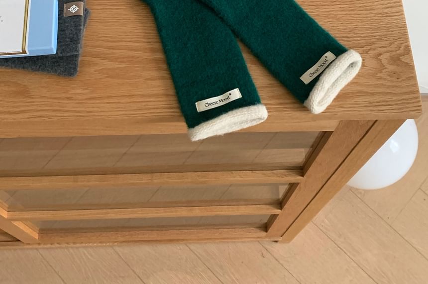 Applique Contrast Trim Knit Gloves