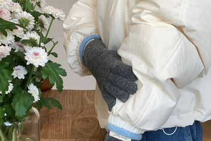 Applique Contrast Trim Knit Gloves