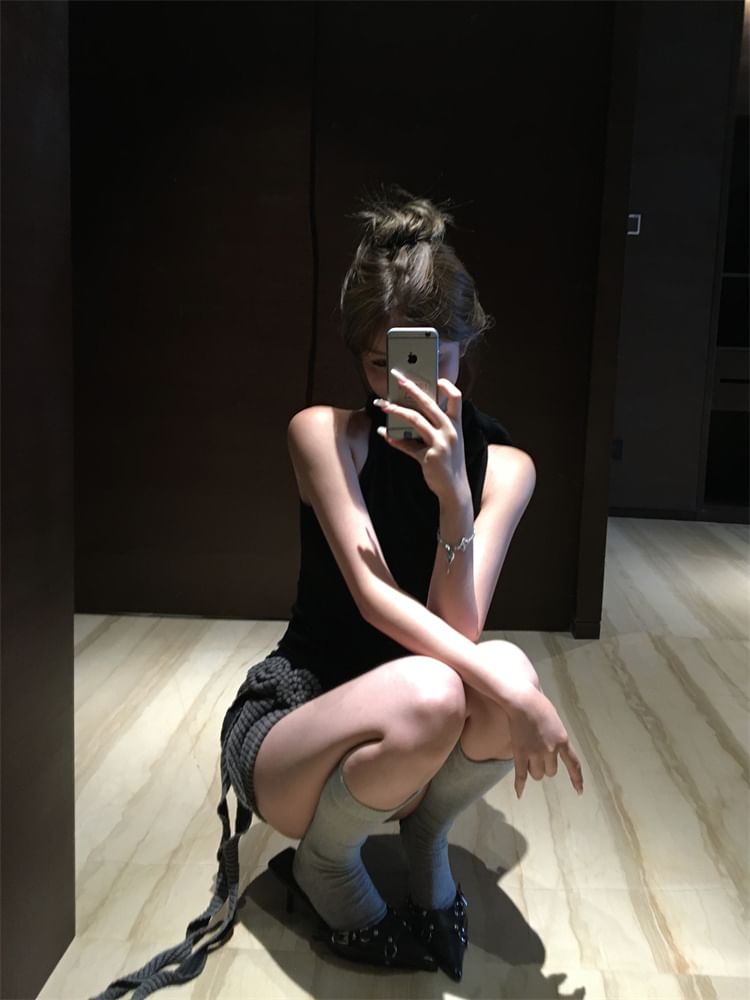 Mock Neck Plain Halter Top / Low Waist Flower Detail Mini Pencil Skirt