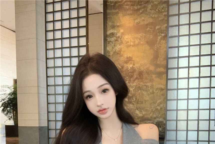 Cold-Shoulder Long-Sleeve Plain Tee