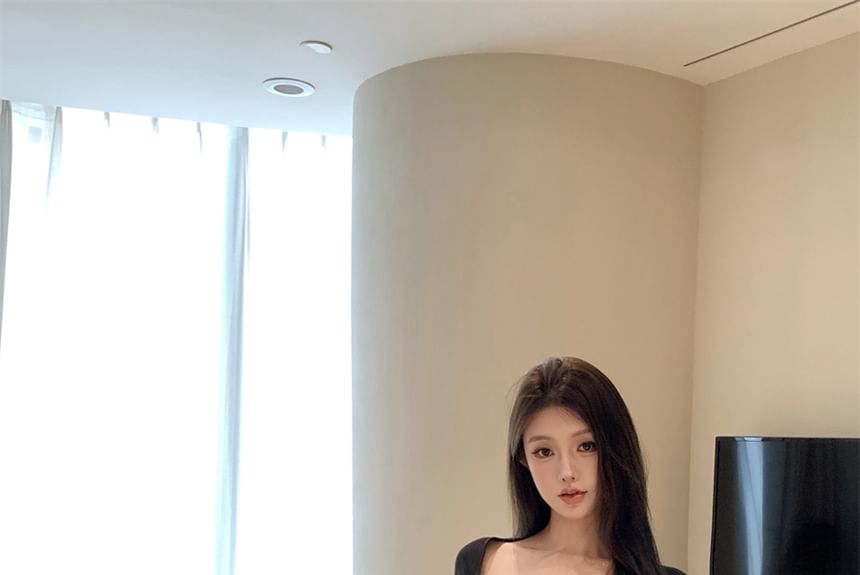 Cold-Shoulder Long-Sleeve Plain Lace-Up T-Shirt