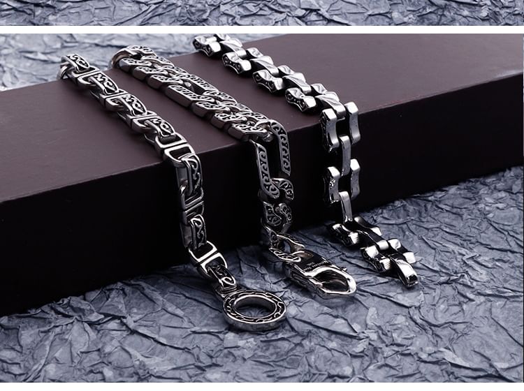 Debossed Chained Necklace & Bracelet Set