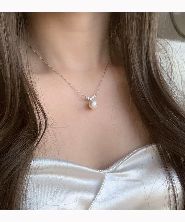 Star / Faux Pearl / Rhinestone Pendant Necklace