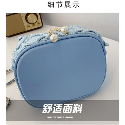 Chain Strap Frayed Drawstring Bucket Bag