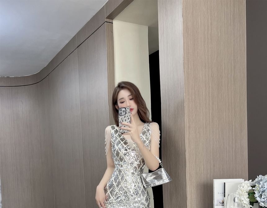 Sleeveless V-Neck Sequin Bead Fringed Slit Mermaid Evening Gown