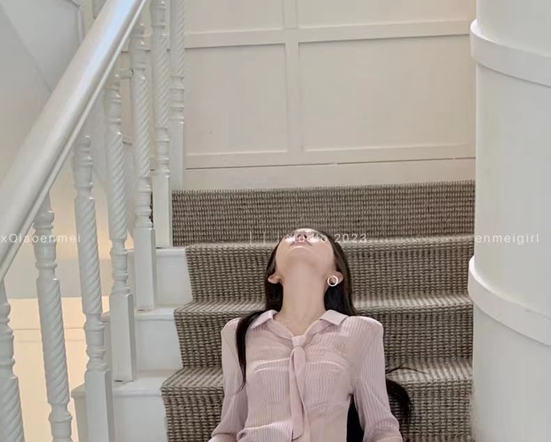 Long Sleeve Collared V-Neck Striped Shirt / High Waist Plain Pleated Mini A-Line Skort / Belt / Set