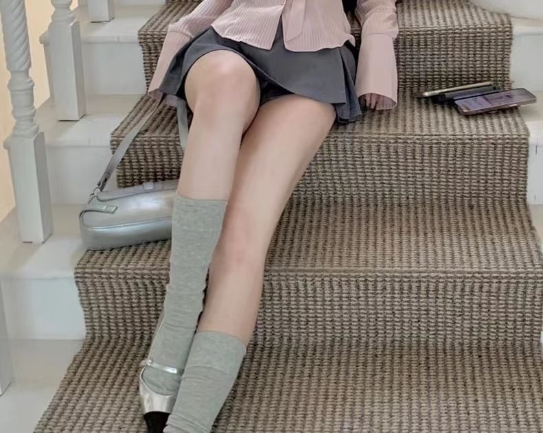 Long Sleeve Collared V-Neck Striped Shirt / High Waist Plain Pleated Mini A-Line Skort / Belt / Set