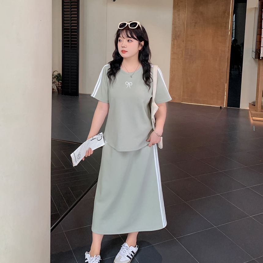 Plus Size Set: Short-Sleeve Round Neck Two Tone Bow Embroidered Tee + Drawstring Waist Midi A-Line Skirt