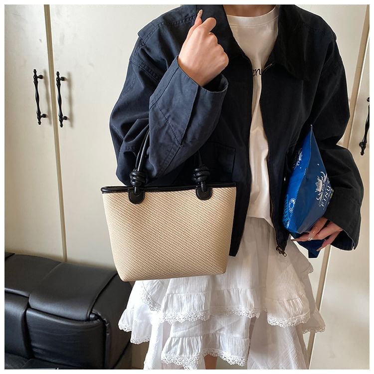 Crossbody Contrast Bag Trim