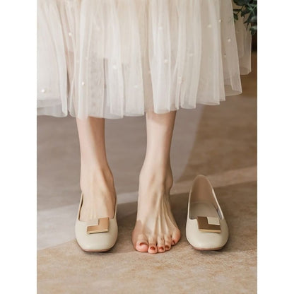 Geometric Buckled Flats