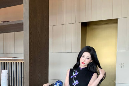 Sleeveless Floral Embroidered Midi Qipao