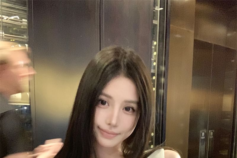 One-Shoulder Rhinestone Accent Slim Fit Crop Tank Top