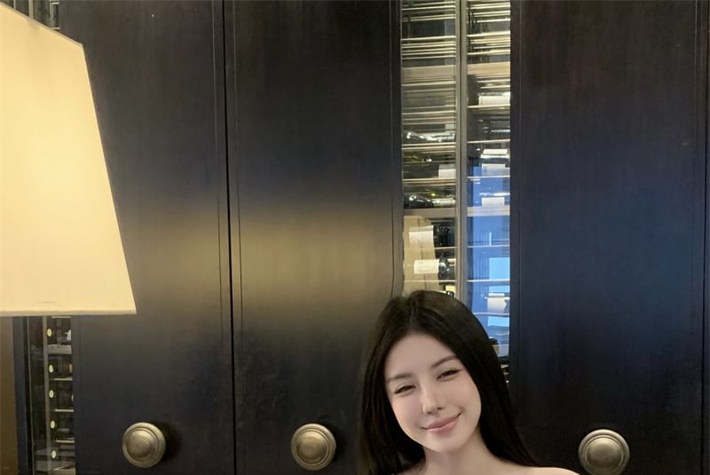 One-Shoulder Rhinestone Accent Slim Fit Crop Tank Top