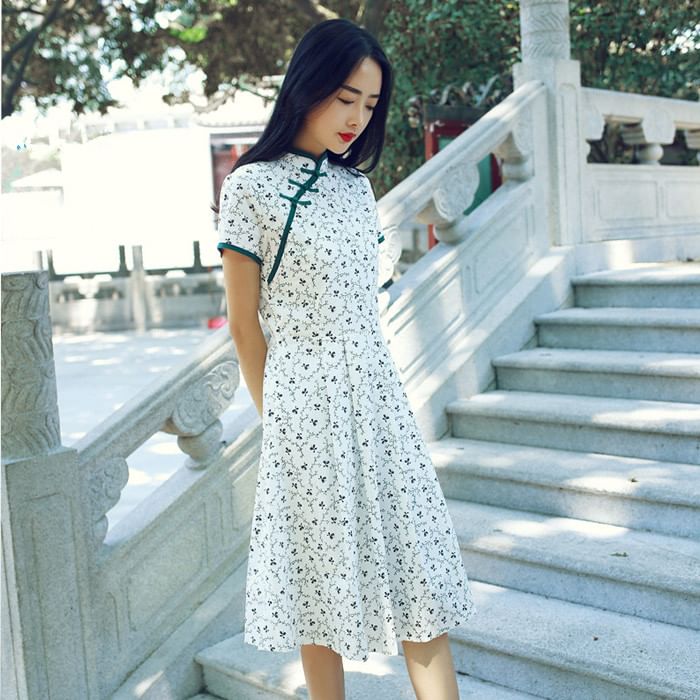 Short-Sleeve Floral Midi A-Line Qipao