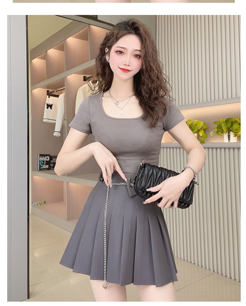 Pleated A-Line Skirt with High Waist and Solid Fabric
