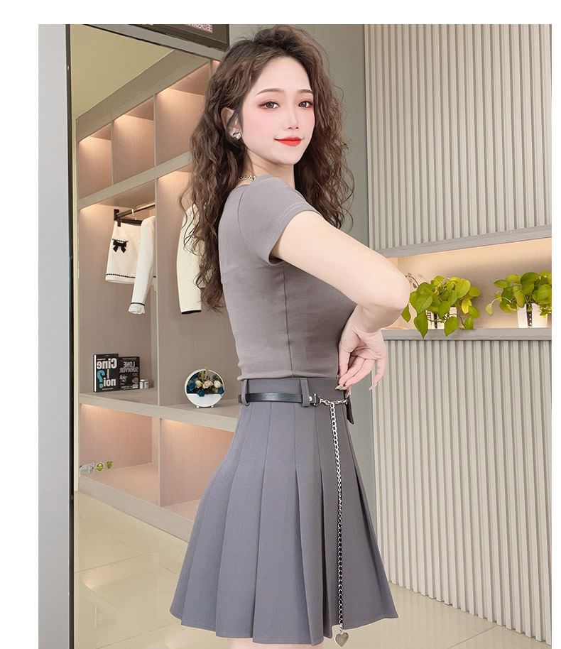 Pleated A-Line Skirt with High Waist and Solid Fabric