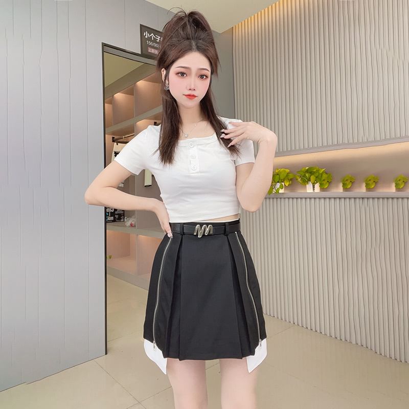 Asymmetrical Pleated Mini Skirt with High Rise and Zip Detail