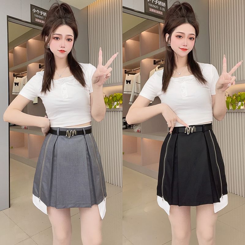 Asymmetrical Pleated Mini Skirt with High Rise and Zip Detail
